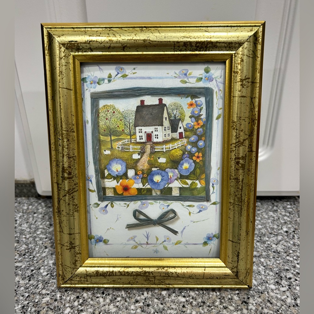 Gold Colored 5"x7" Picture Frame 🖼️